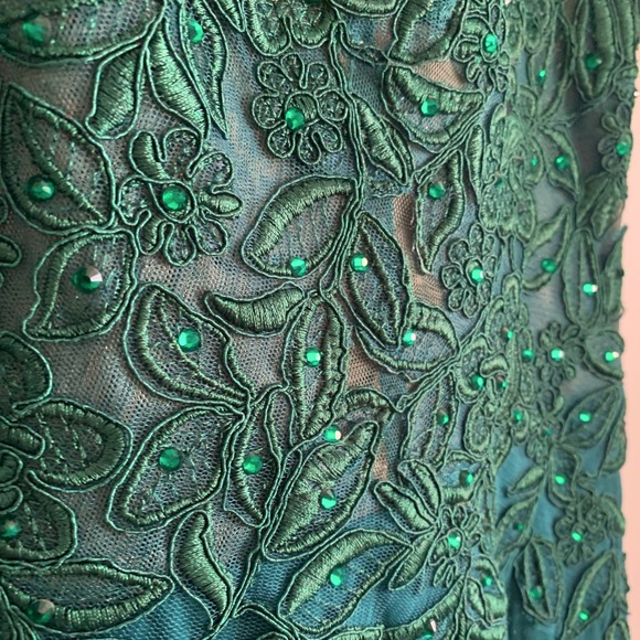 Plus size 18 Green formal dress - Picture 3 of 3